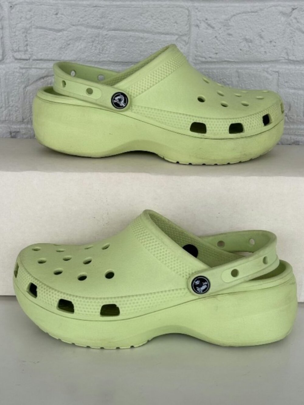 Green Crocs Platform Sandals Women's 7